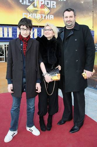 Сына Эвелины Хромченко приняли за её мужа, фото