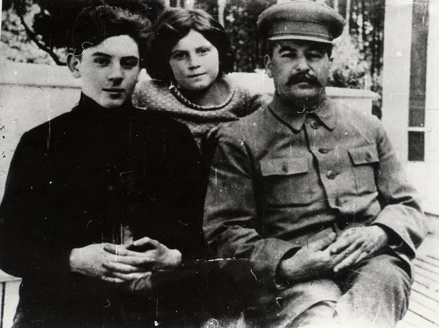 Жена Василия Сталина — фото, биография, личная жизнь, дети