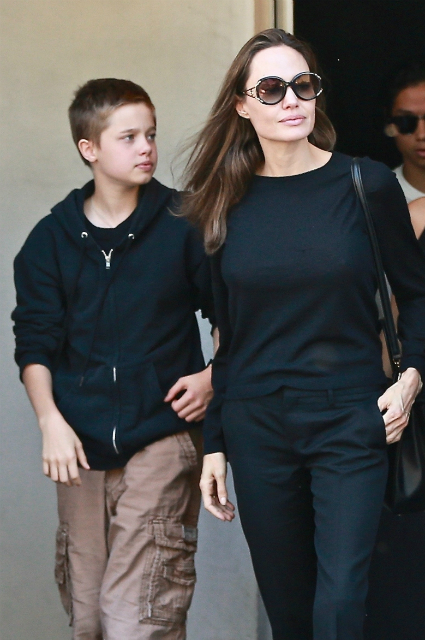 Дочь Анджелины Джоли и Брэда Питта Шайло считает себя мальчиком
